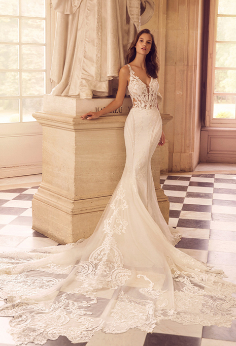elysee-atelier-valmont-dress-style-photoshoot bride wearing Élysée Atelier Valmont in marble foyer