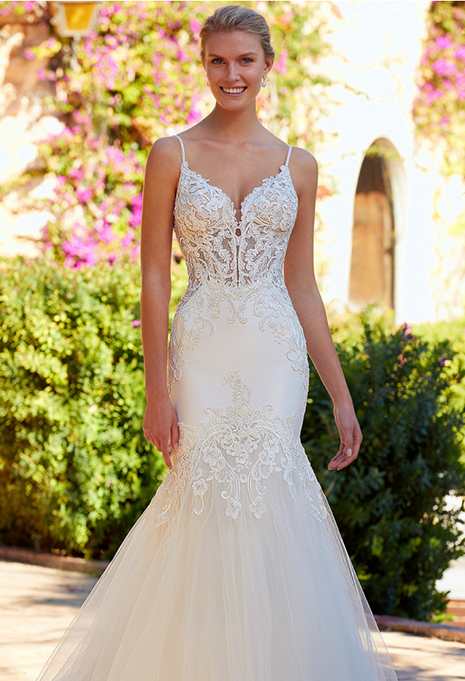 elysee selene wedding dress neckline and details