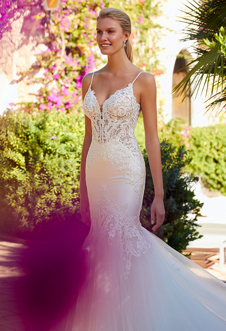 elysee-selene-dress-side bride wearing elysee selene wedding dress