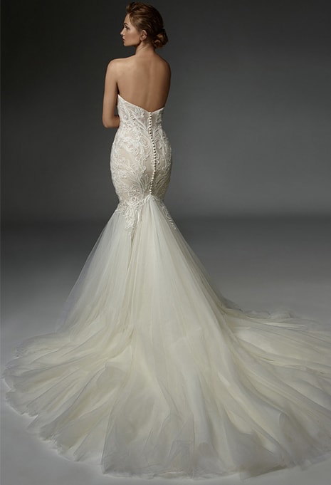 elysee-thierry-back back of elysee thierry wedding dress