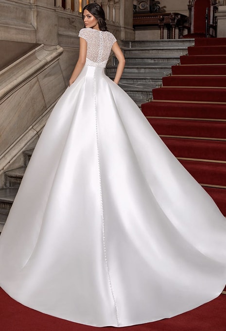 pronovias close wedding gown train