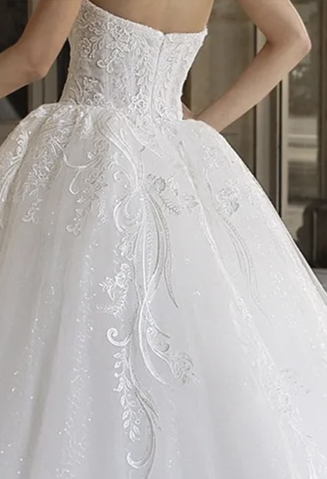 pronvias-bondi-back-details back details on pronovias privee bondi wedding gown