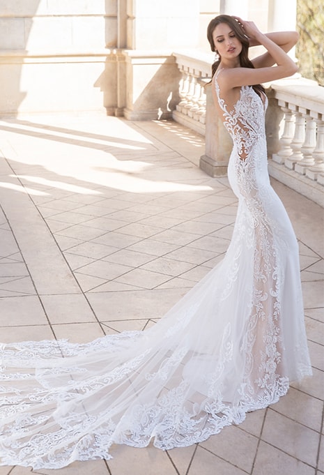 side view of Élysée Avignon wedding dress