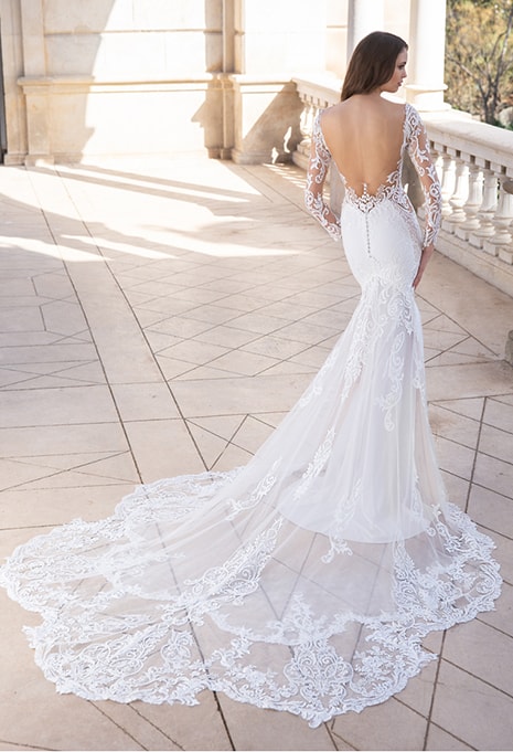 back view of Élysée Avignon wedding dress