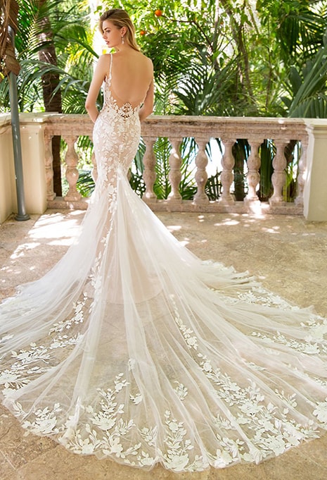 back side of Enzoani Raissa wedding dress