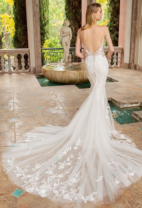 back view of Enzoani Ramona wedding dress