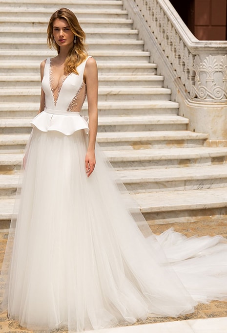 front view of Enzoani Renee wedding dress