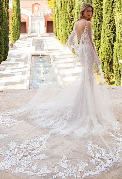 enzoani-rihanna-dress-image-2 back side of Enzoani Rihanna wedding dress
