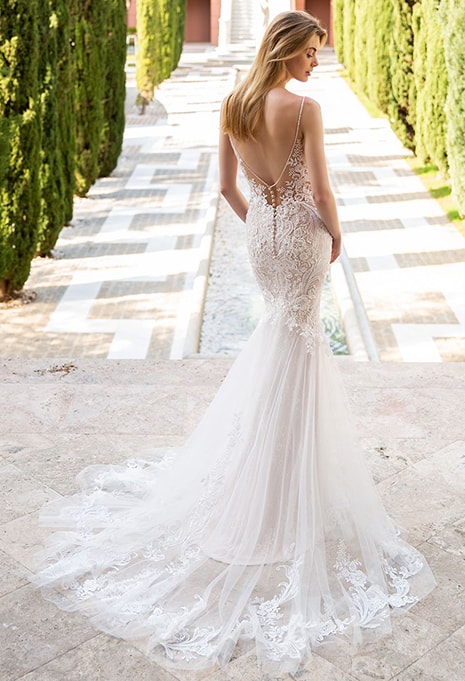 enzoani-rihanna-dress-image-4 back view of Enzoani Rihanna wedding dress