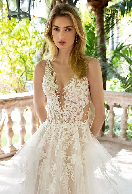 close-up of Enzoani Riva wedding dress