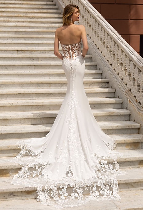 enzoani-ronda-dress-image-4 back side of Enzoani Ronda wedding dress