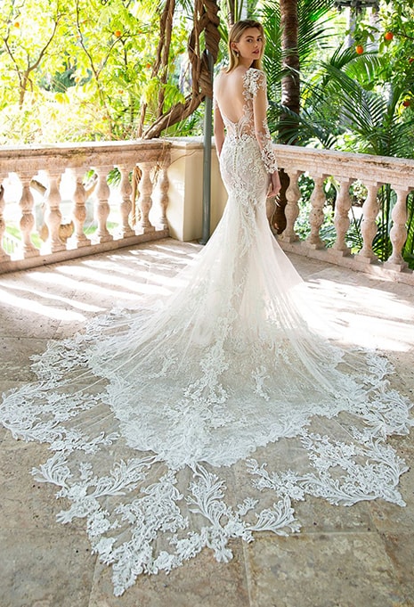 back view of Enzoani Rosalie wedding dress