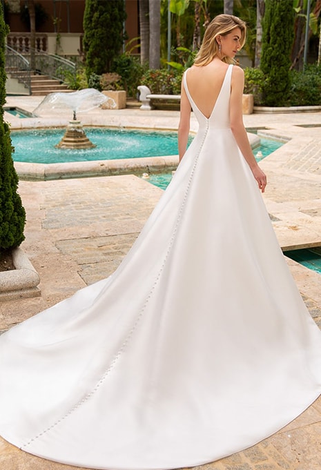 enzoani-rosette-dress-image-2 back view of Enzoani Rosette wedding dress