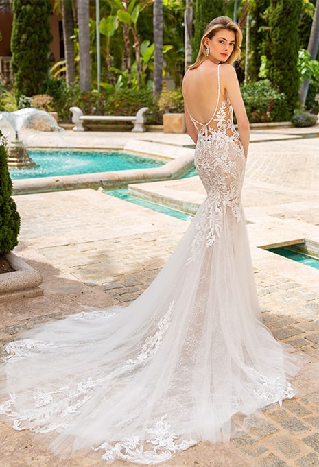 enzoani-rosie-dress-image-2 back view of Enzoani Rosie wedding dress