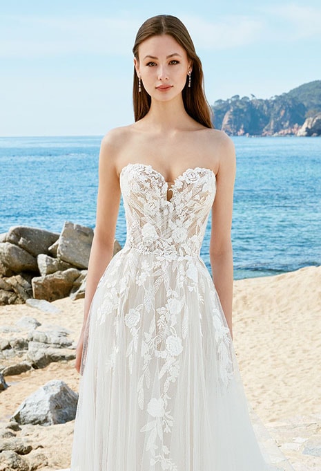 love-aisha-dress-image-3 close-up of Love Aisha wedding dress