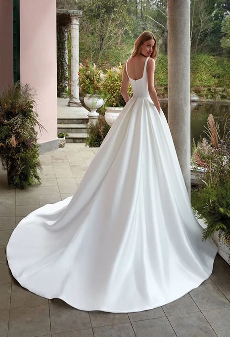 back side of Nicole Jolies Nolina wedding dress