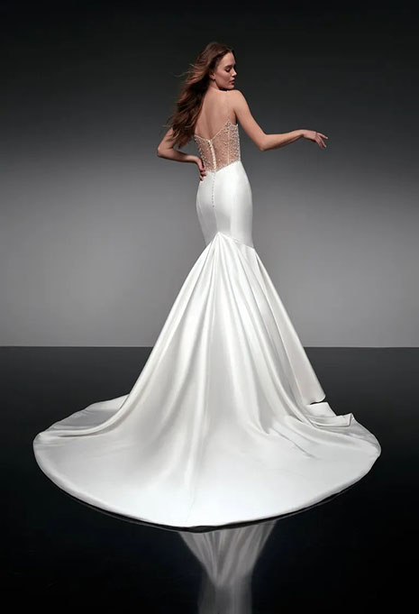 back view of Nicole Jolies Sheratan wedding dress