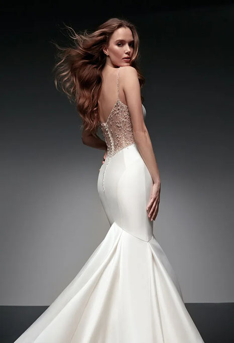 side view of Nicole Jolies Sheratan wedding dress