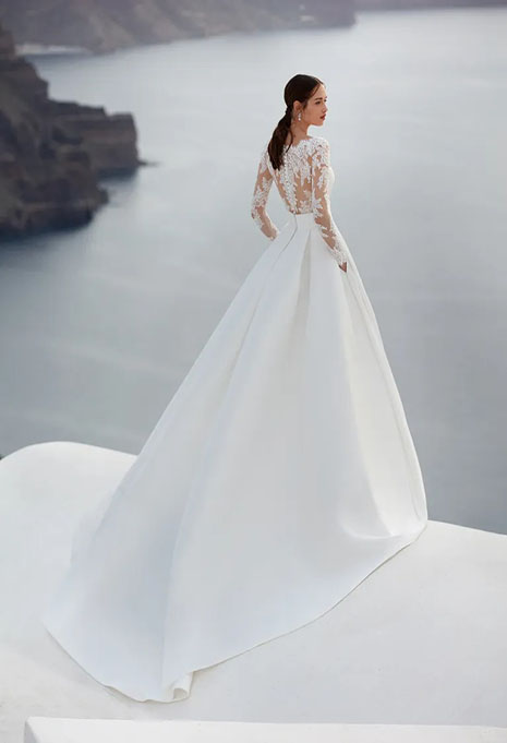 back side of Nicole Jolies Hawaii wedding dress
