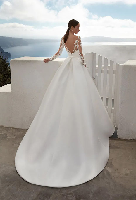 back side of Nicole Jolies Ovira wedding dress