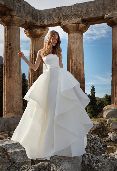 nicole-milano-afrodite-dress-image-1 close-up of Nicole Jolies Afrodite wedding dress