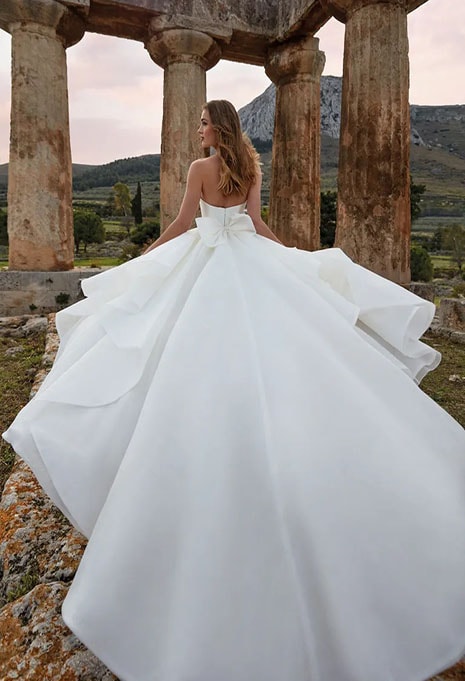 back side of Nicole Jolies Afrodite wedding dress