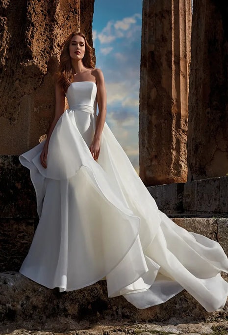 front view of Nicole Jolies Afrodite wedding dress