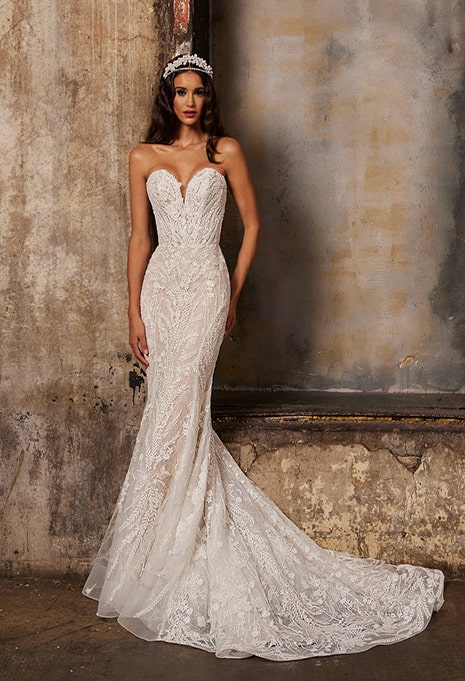 calla-blanche-abigail-image-2-min bride modeling calla blanche Abigail wedding gown