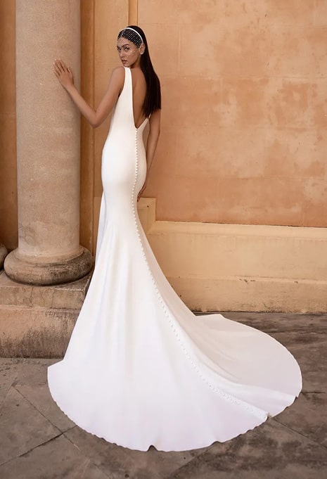 bride showing back of pronovias eureka gown