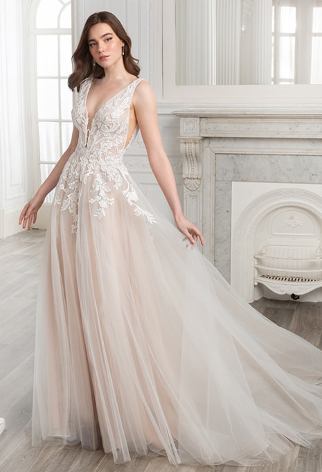 etoile-soleil-dress-image-2 front view of Etoile Soleil wedding dress