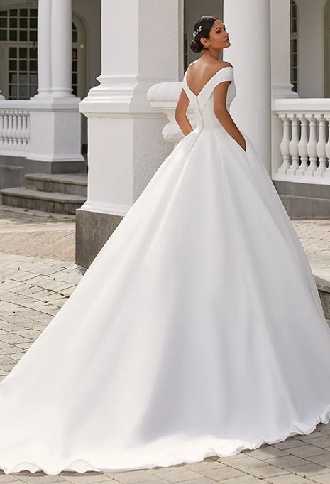 back and side view of Pronovias Farrah wedding dress
