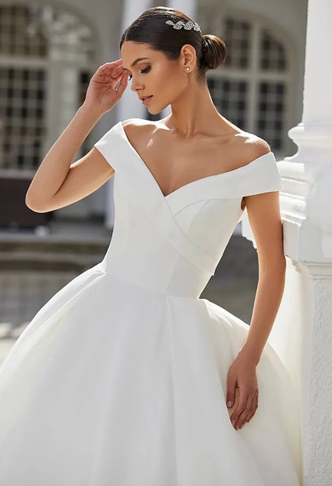 pronovias-farrah-dress-image-3 close-up of Pronovias Farrah wedding dress