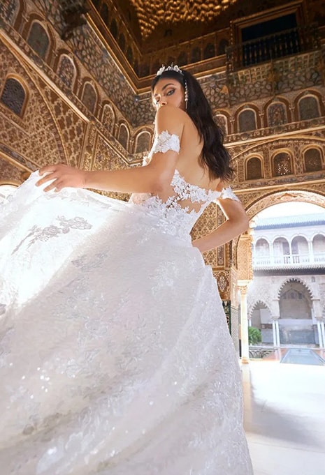 side view of Pronovias Turpan wedding dress