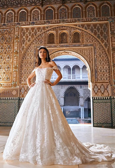 pronovias-turpan-dress-image-2 front view of Pronovias Turpan wedding dress