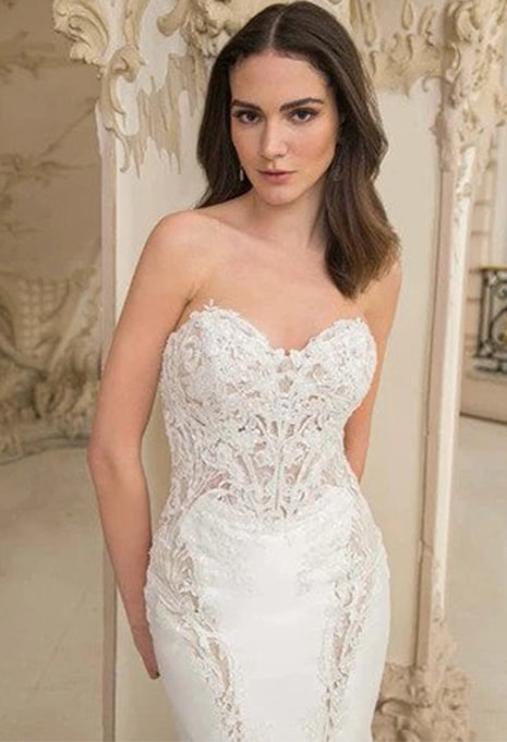 close up of Elysee Cassiopeia wedding dress