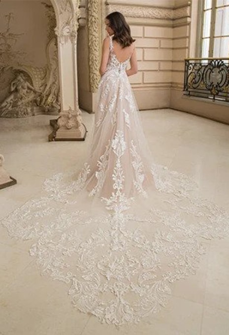 elysee-charlemagne-dress-image-1 back view of Elysee Charlemagne wedding dress