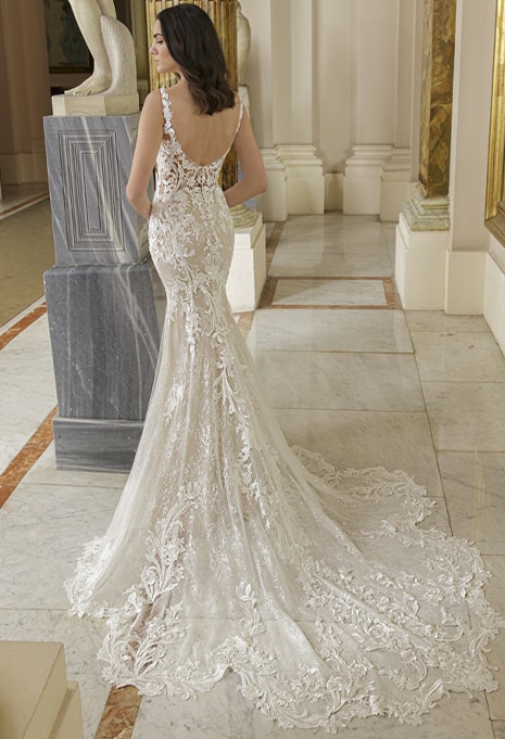 back view of Elysee Donatella wedding dress