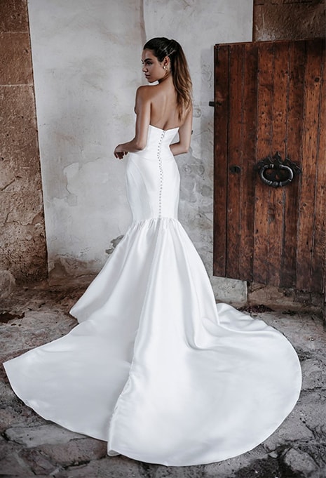 back view of Allure Bridals E215 wedding dress