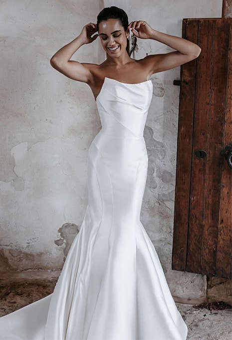 allure-bridals-e215-dress-image-5 close-up of Allure Bridals E215 wedding dress