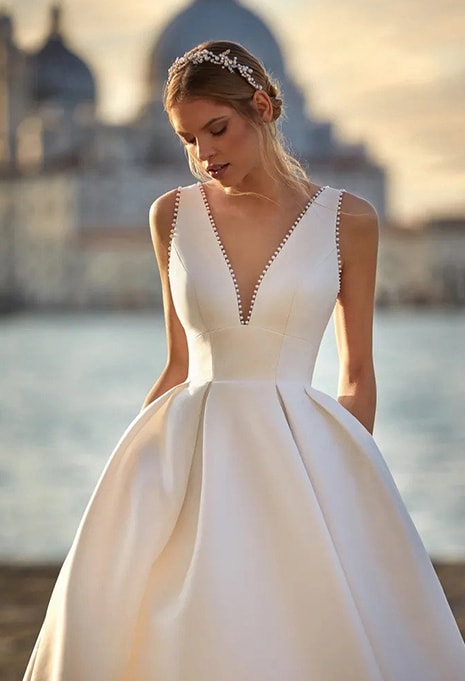 close-up Pronovias Nicole Lauretta dress image