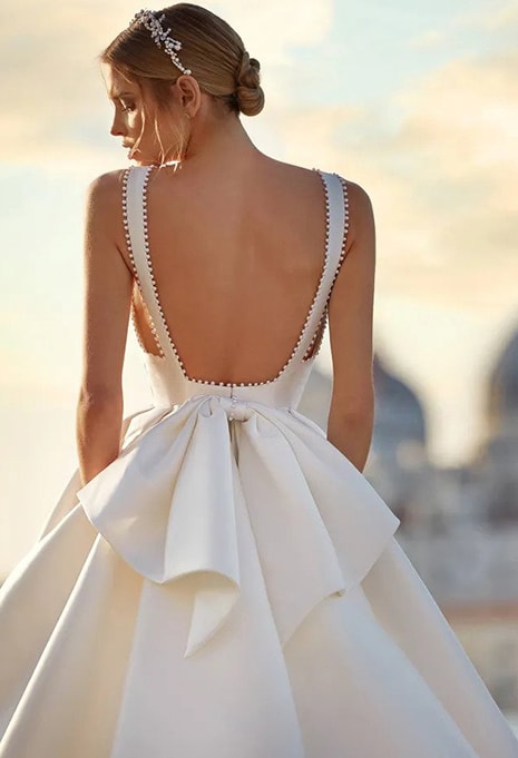 back side of Pronovias Nicole Lauretta wedding dress