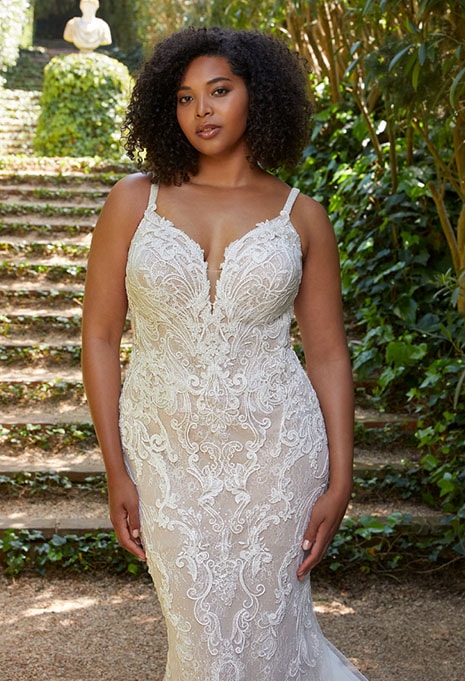 alessia-x-edition-dress-image-3 close-up of Élysée Alessia X Édition wedding dress