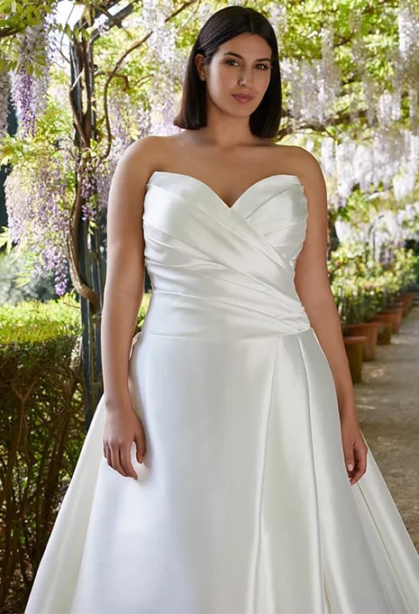 close-up of Elysee Delancey X Édition wedding dress