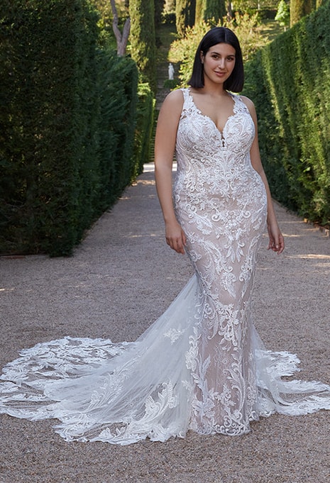 elysee-valliere-x-edition-dress-image-3 front view of Elysee Valliere X Édition wedding dress