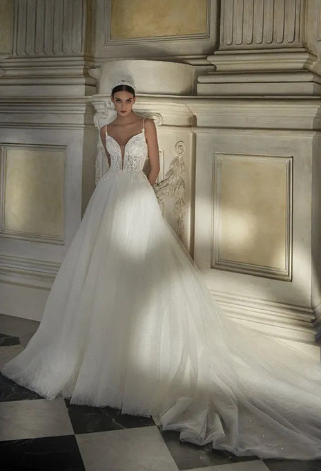 pronovias-privée-flamenca-dress-image-4 front view of Pronovias Privée Flamenca wedding dress