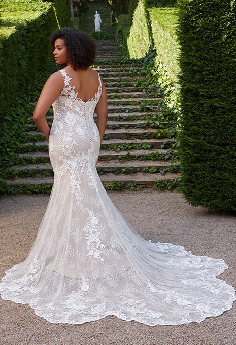 elysée-adrianna-x-edition-dress-image-3 back view of Élysée Adrianna X Édition wedding dress