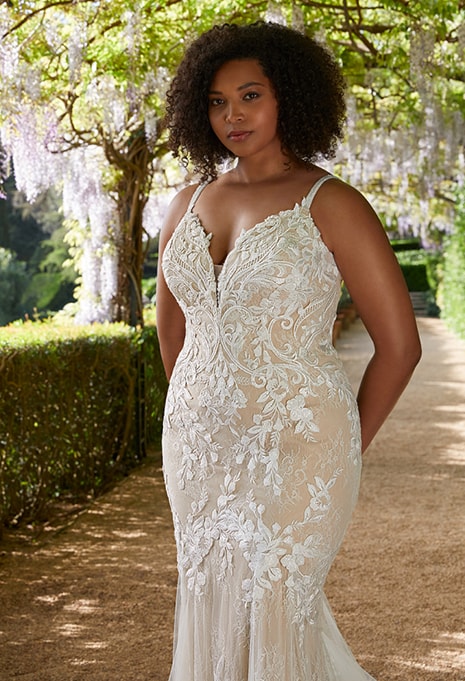 elysée-calie-x-edition-dress-image-2 front view of Élysée Calie X Édition wedding dress