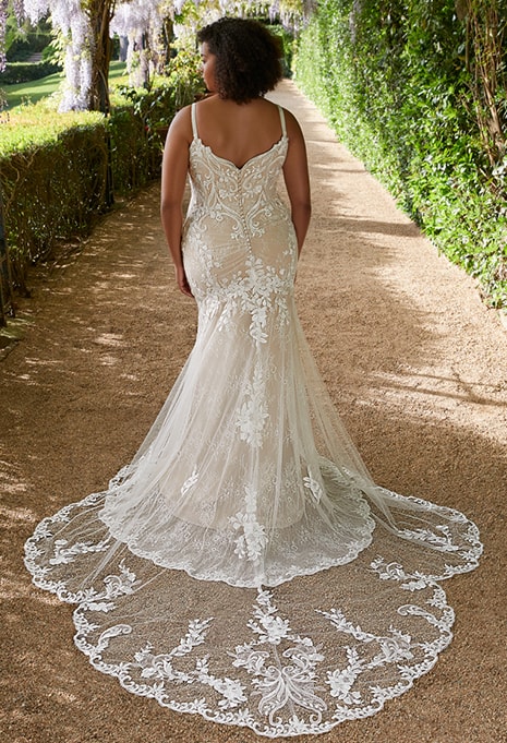 elysée-calie-x-edition-dress-image-3 back side of Élysée Calie X Édition wedding dress