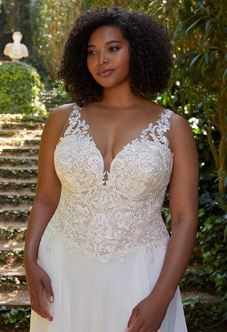 elysée-chariss-x-edition-dress-image-3 close-up of Élysée Charisse X Édition wedding dress