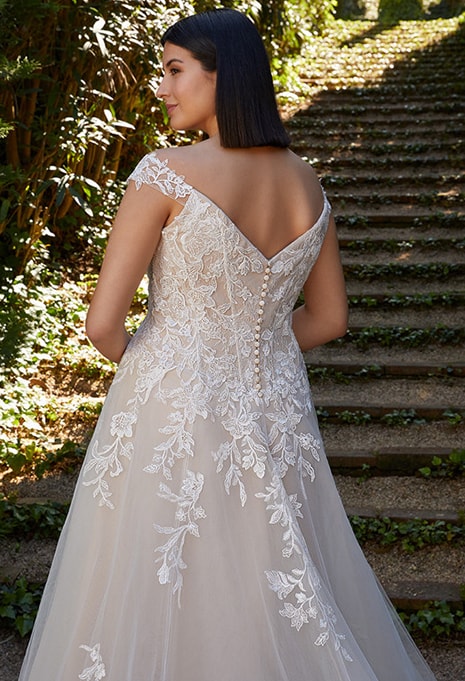 back side of Élysée Emma X Édition wedding dress